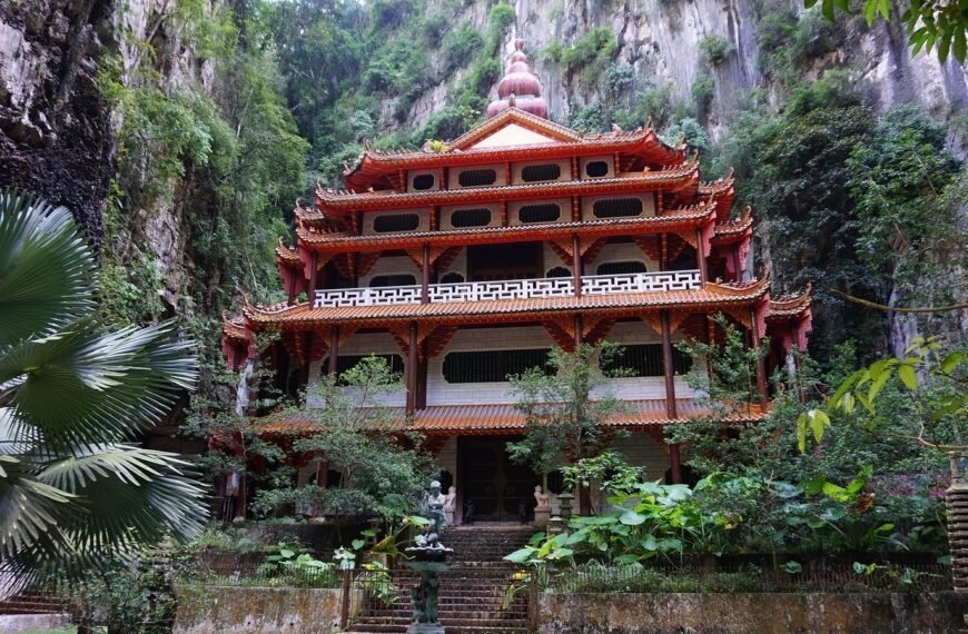 5 Stunning Cave Temples to Visit in Ipoh