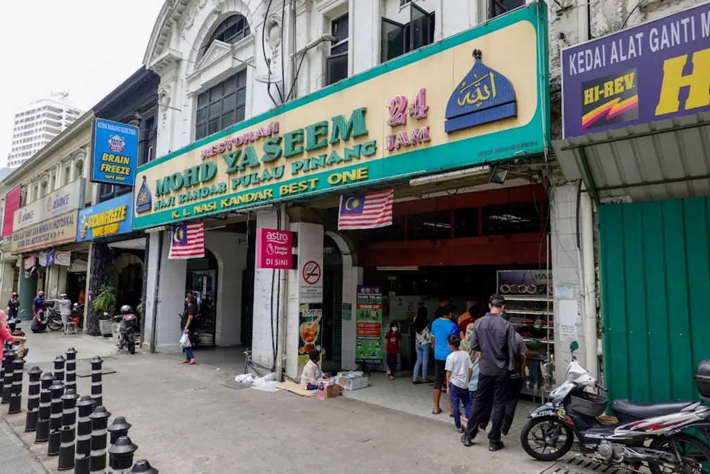 Top 10 Nasi Kandar Spots in Kuala Lumpur for Authentic Flavours & Hearty Portions
