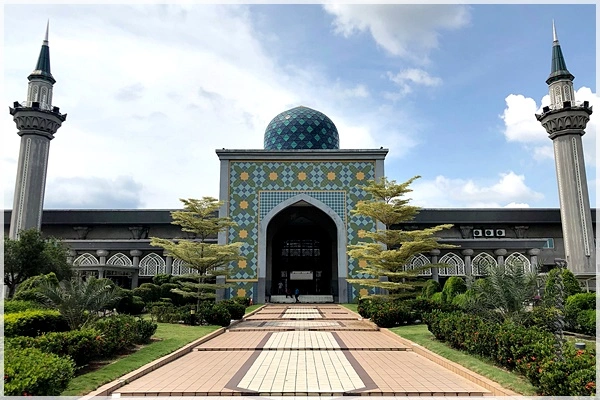 Masjid Sultan Abdul Samad KLIA- A Modern Architectural Marvel in Selangor