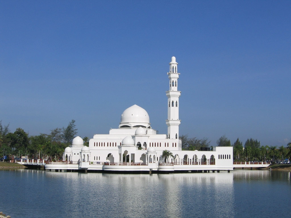 Masjid Tengku Tengah Zaharah (Masjid Terapung) – The Floating Mosque of Kuala Terengganu
