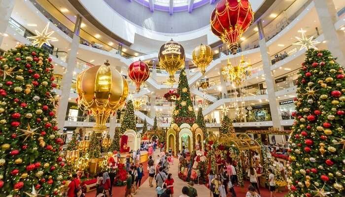 Merry Christmas in Different Languages: The Definitive Global Reference for Christmas