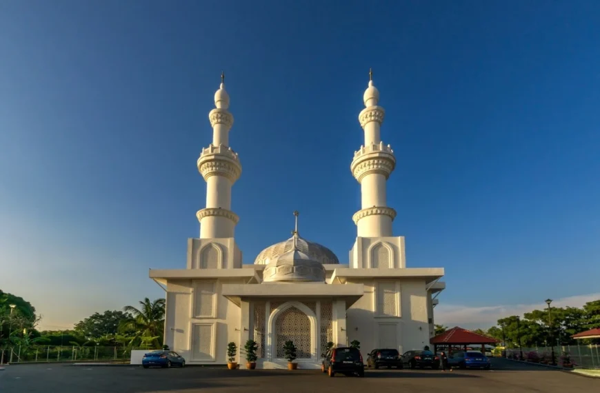 Masjid Jamek Putera, Masjid Tanah-A Symbol of Faith and Heritage in Malacca