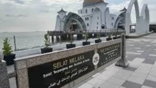 Masjid Selat Melaka- The Floating Mosque of Malacca’s Shoreline