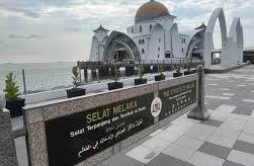 Masjid Selat Melaka- The Floating Mosque of Malacca’s Shoreline