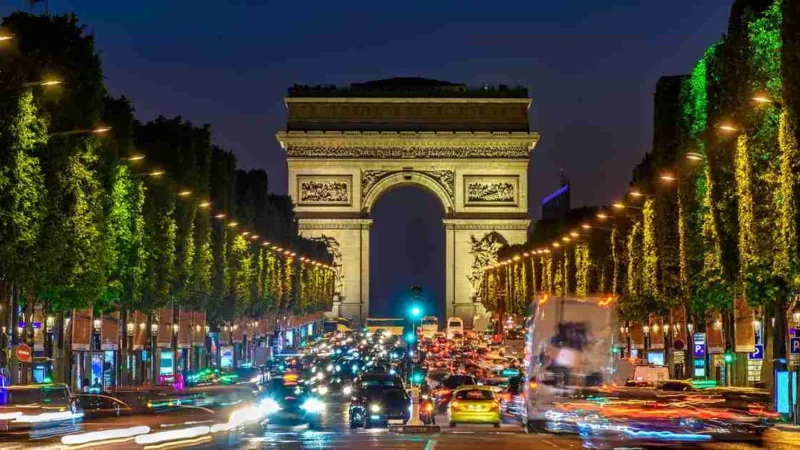 Best-Things-to-do-when-Visiting-Champs-Elysees-Avenue-in-Paris
