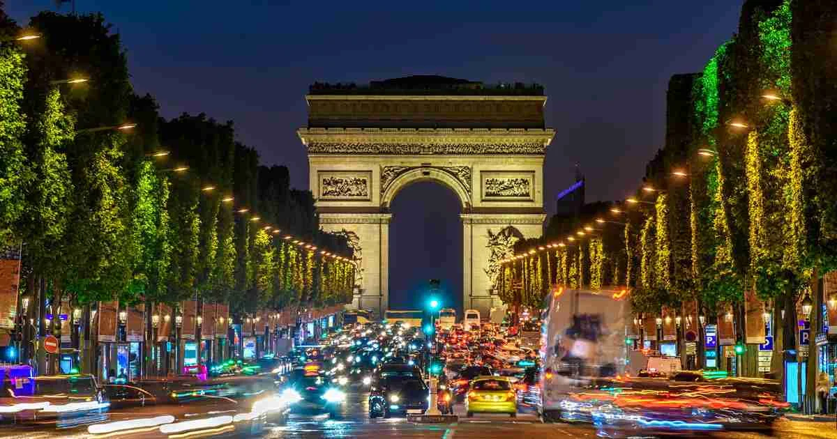 Best-Things-to-do-when-Visiting-Champs-Elysees-Avenue-in-Paris