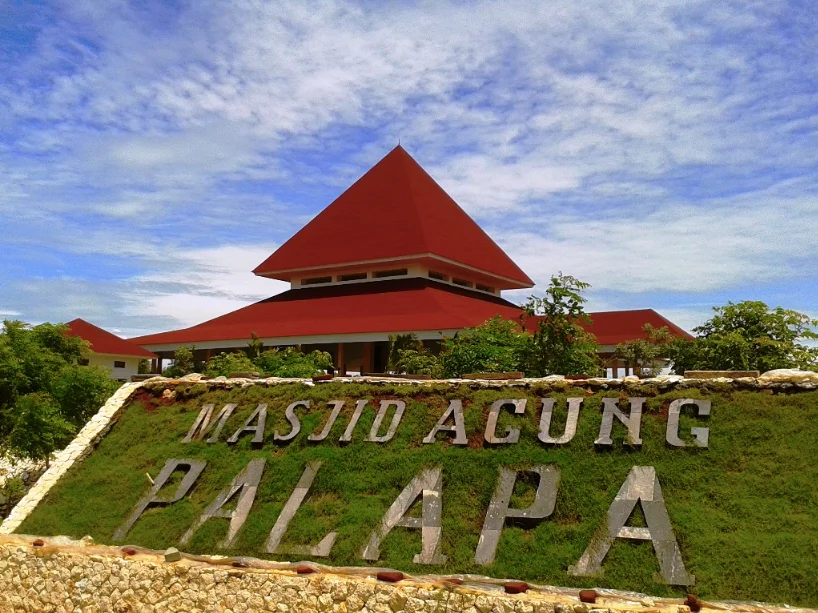 1. Masjid Agung Palapa (Great Mosque of Palapa)