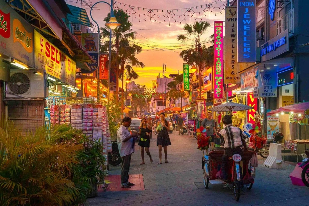 Discover Penang by Night- Vespa Street Food & Heritage Tour