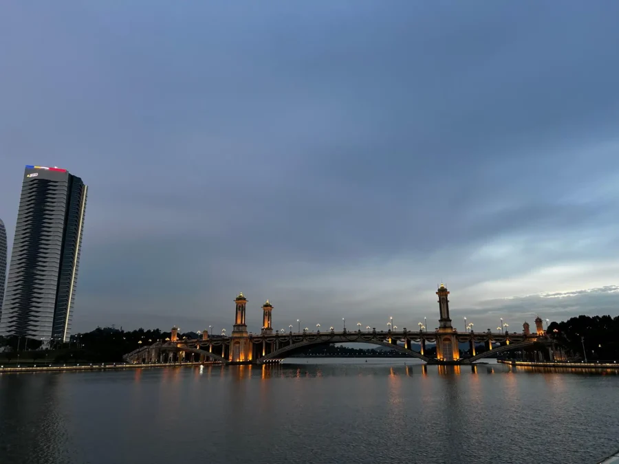 Putrajaya Sunset Cruise & Kuala Lumpur Night Tour with Petronas Towers